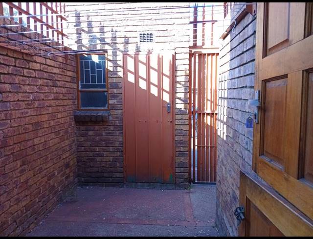 3 BEDROOM TOWNHOUSE FOR SALE IN VANDERBIJLPARK CE 3